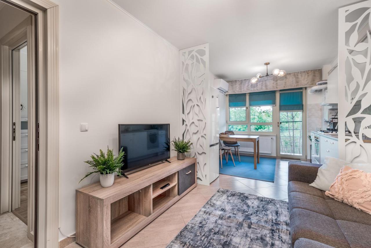 Dreamgarden Airport Apartment & Secure Parking & Airport Shuttle Jászvásár Kültér fotó