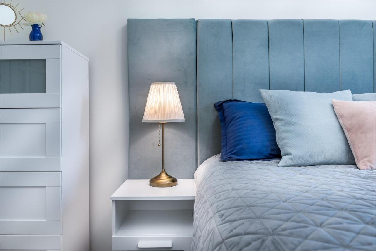 Dreamgarden Airport Apartment & Secure Parking & Airport Shuttle Jászvásár Kültér fotó